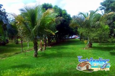 Rancho Recanto dos Pássaros para Alugar em Miguelopolis - Vista da Piscina para o Rio