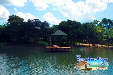 Rancho Recanto dos Pássaros para Alugar em Miguelopolis - Vista do Rio para o Píer