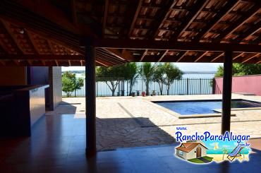 Rancho Ribeiro para Alugar em Miguelopolis - Vista da Varanda para a Piscina