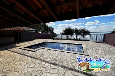 Rancho Ribeiro para Alugar em Miguelopolis - Piscina com Hidromassagem