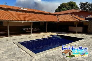 Rancho Ribeiro para Alugar em Miguelopolis - Vista da Piscina para a Varanda