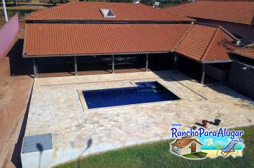 Rancho Ribeiro para Alugar em Miguelopolis - Piscina ao Lado da Varanda