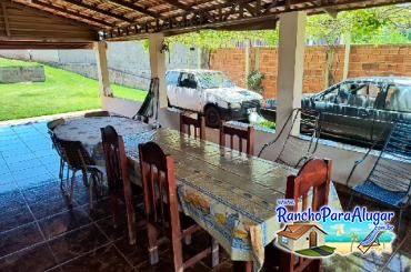 Rancho Portugal para Alugar em Miguelopolis - Varanda com Área de Churrasco