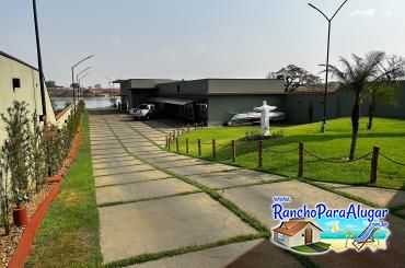 Rancho Meirival 6 para Alugar em Miguelopolis - Estacionamento