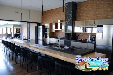 Rancho Meirival 6 para Alugar em Miguelopolis - Cozinha Completa