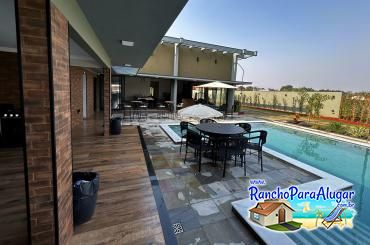 Rancho Meirival 6 para Alugar em Miguelopolis - Piscina ao Lado da Área Gourmet