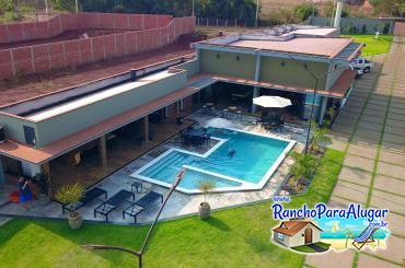 Rancho Meirival 6 para Alugar em Miguelopolis - Piscina ao Lado da Casa