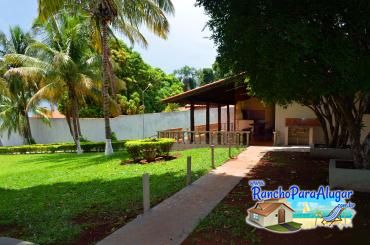 Rancho Cantinho do Céu para Alugar em Miguelopolis - Vista das Mesinhas para a Varanda