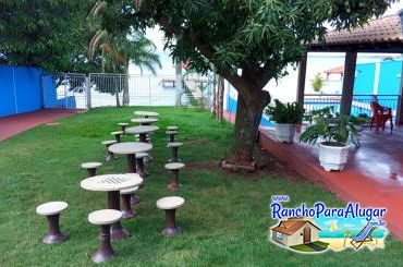 Rancho Cunha para Alugar em Miguelopolis - Mesinhas ao Lado da Varanda