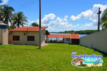 Rancho Recanto do Rio Grande para Alugar em Miguelopolis - Estacionamento Interno