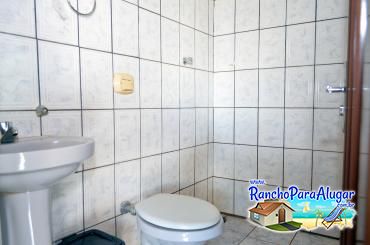 Rancho Recanto do Rio Grande para Alugar em Miguelopolis - Banheiro da Suite 2