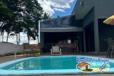 Rancho da Kelly para Alugar em Miguelopolis - Vista da Piscina para a Varanda