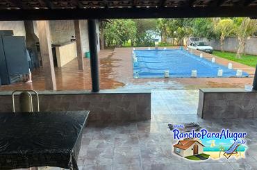 Rancho 05 para Alugar em Miguelopolis - Varanda ao Lado da Piscina