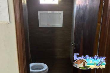 Rancho 05 para Alugar em Miguelopolis - Banheiro Social na Casa